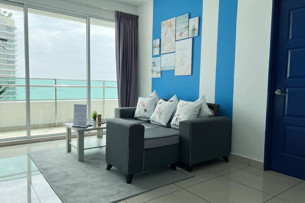 Apartment Oceanfront Charm 2br Gurneydrive#seaviewgeorgetown *