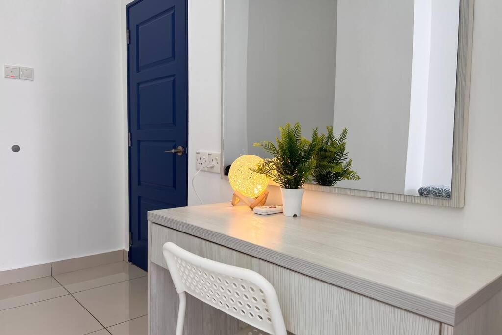 Oceanfront Charm 2br Gurneydrive#seaviewgeorgetown George Town